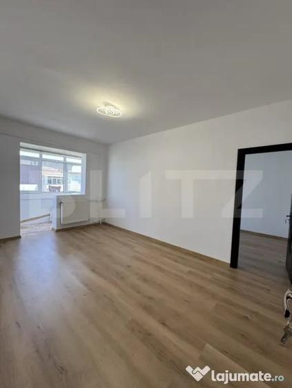 Apartament cu 3 camere semidecomandat în Central