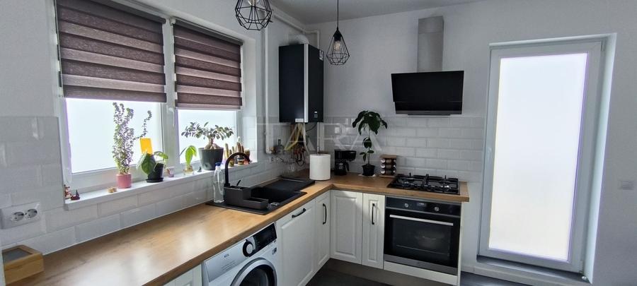 Penthouse cu 3 camere semidecomandat, mobilat în Florești