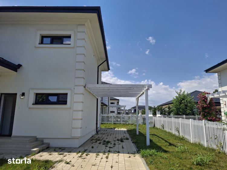 Casă cu 4 camere cu Teren 400 Mp în Păulești