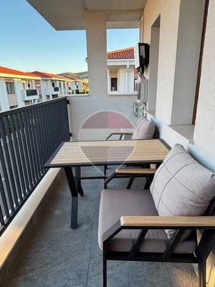 Duplex cu 5 camere cu Teren 250 Mp în Florești