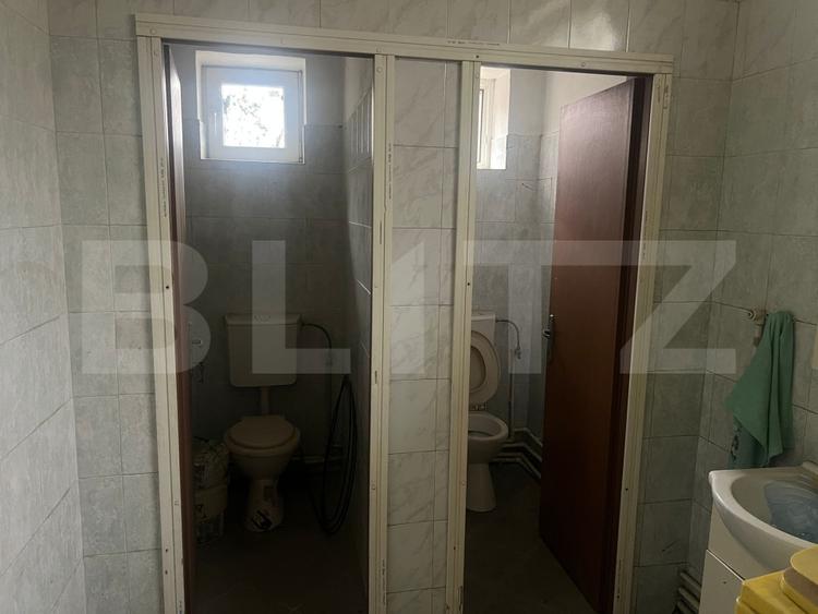 Casă individuală cu 7 camere cu Canalizare în Breasta