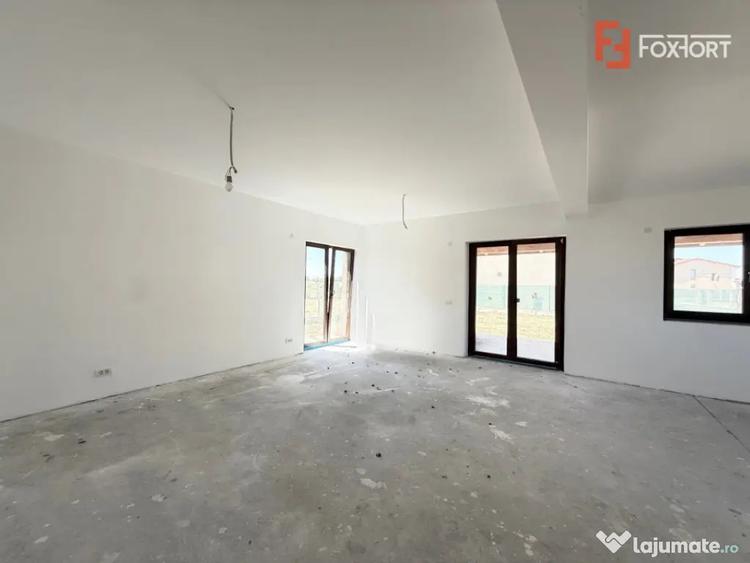 Casă cu 5 camere cu Teren 583 Mp în Săcălaz