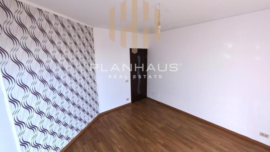 Apartament cu 4 camere semidecomandat, mobilat în Hotvon