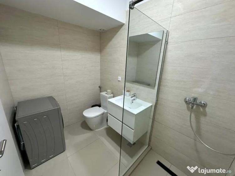 Apartament cu 3 camere decomandat în Rafinaria Vega