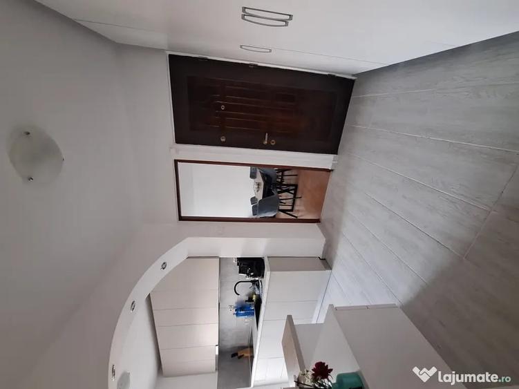 Apartament cu 3 camere decomandat în Rogerius