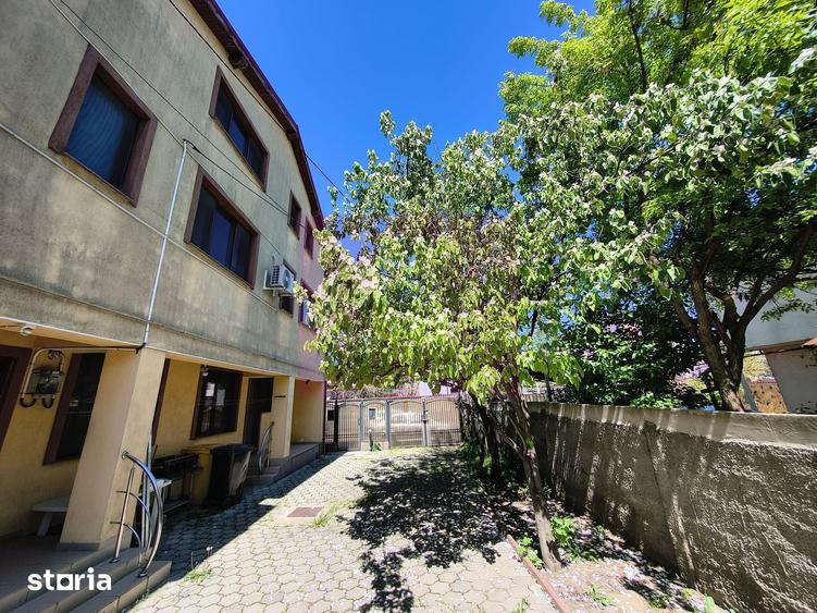 Casă cu 7 camere cu Teren 280 Mp în Rahova