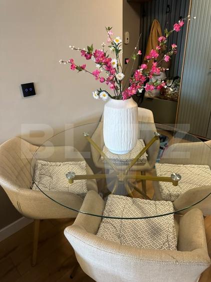 Apartament cu 2 camere semidecomandat, mobilat în Micro 17
