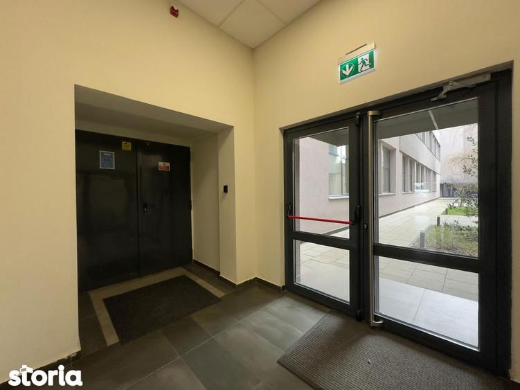 Spațiu comercial, de 1,250 mp, în Baza 3
