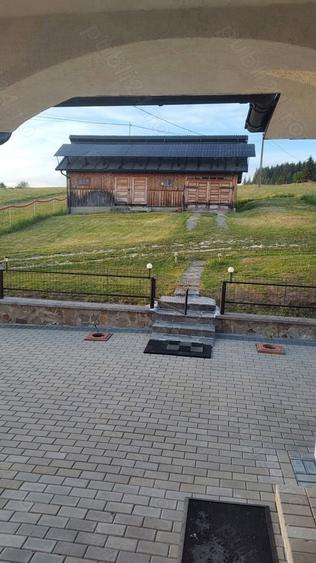 Casă cu 5 camere cu Teren 5800 Mp în Podu Coșnei