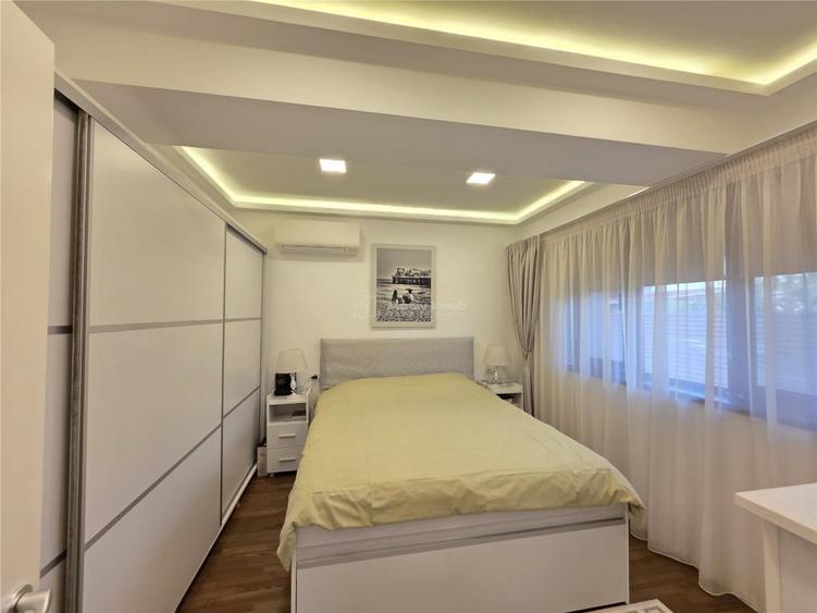 Casă cu 10 camere cu Teren 620 Mp în Mogoșoaia