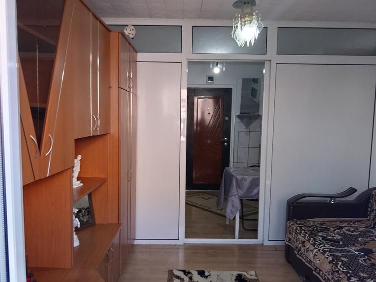 Garsonieră decomandată în Uzina 2