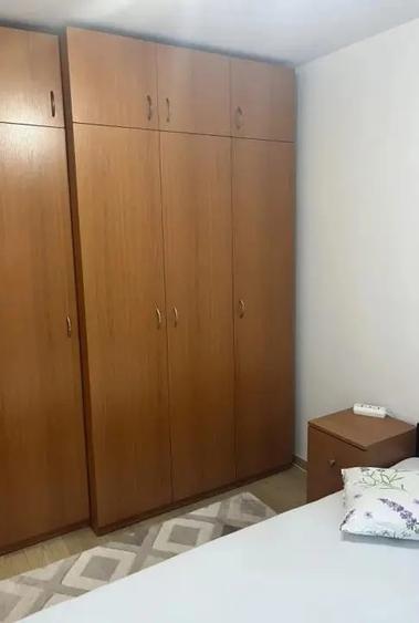 Apartament cu 2 camere semidecomandat, mobilat în Giurgiului