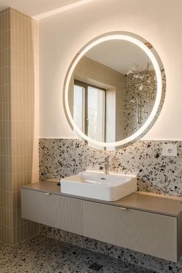 Casă individuală cu 5 camere cu Canalizare în Sisești