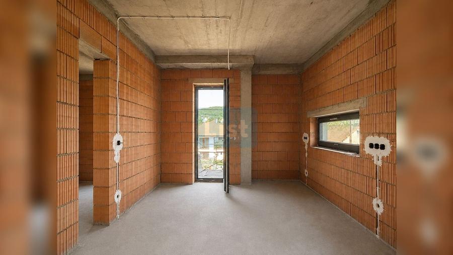 Casă cu 4 camere cu Teren 600 Mp în Florești