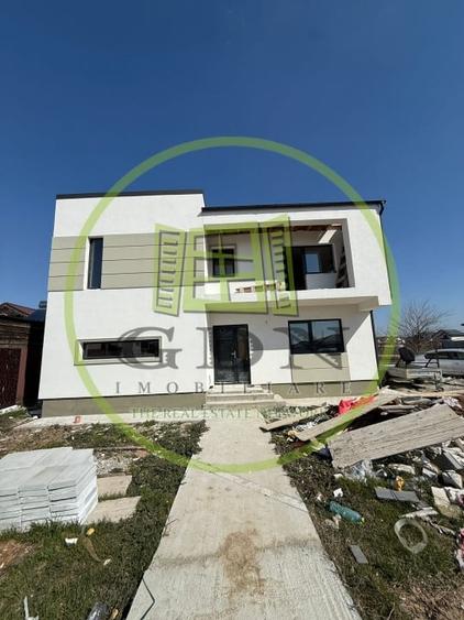 Casă individuală cu 5 camere cu Canalizare în Malu Mare