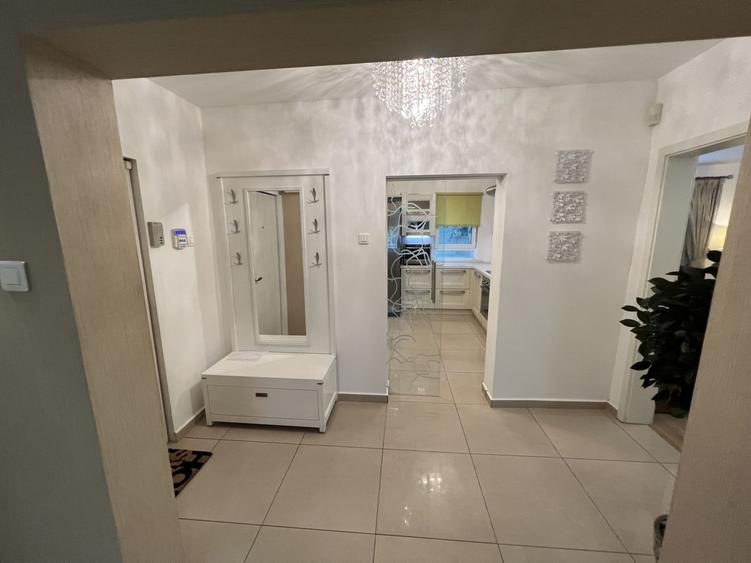 Apartament cu 4 camere decomandat, mobilat în Titan