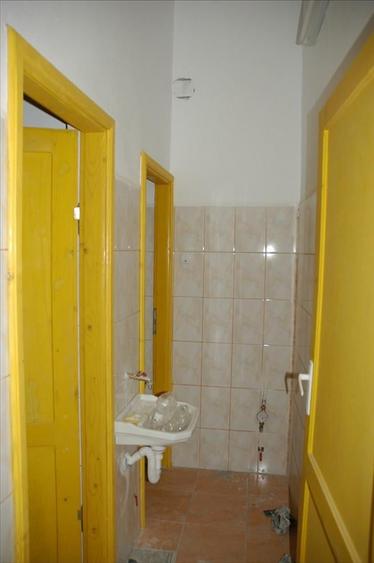 Spațiu comercial, de 80 mp, în Dâmbovița