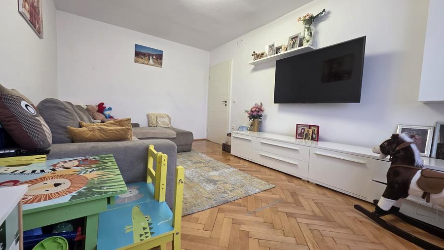 Apartament cu 3 camere decomandat, mobilat în Vasile Aaron