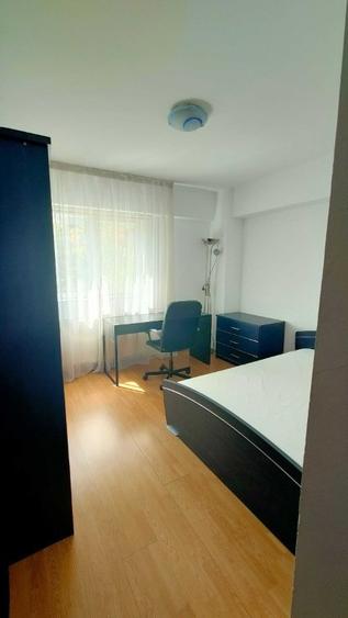 Apartament cu 3 camere semidecomandat în Tineretului