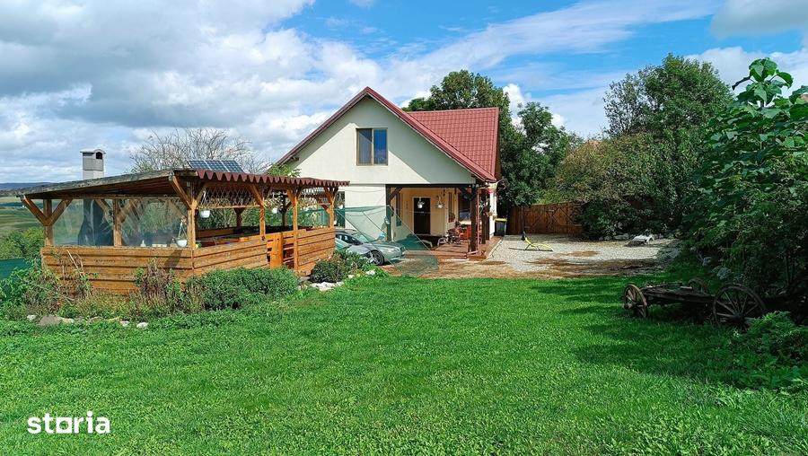 Casă cu 3 camere cu Teren 2135 Mp în Petrești