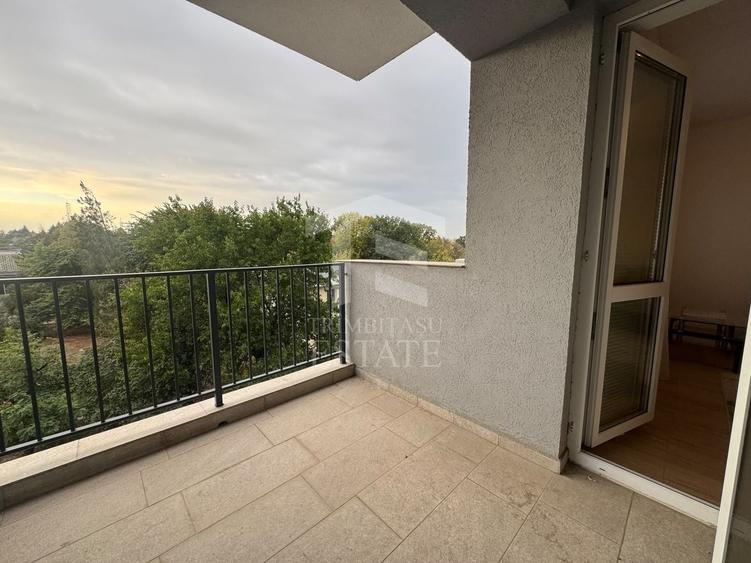 Garsonieră decomandată în Apărătorii Patriei