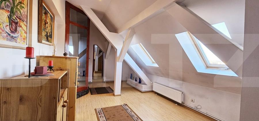 Apartament cu 3 camere semidecomandat, mobilat în Central