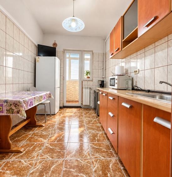 Apartament cu 3 camere decomandat în Republicii