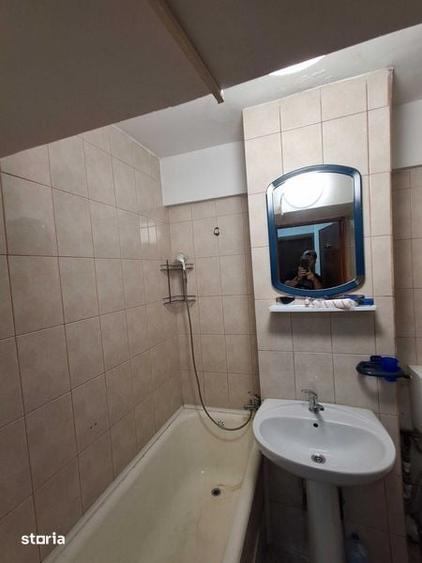 Garsonieră decomandată în Est