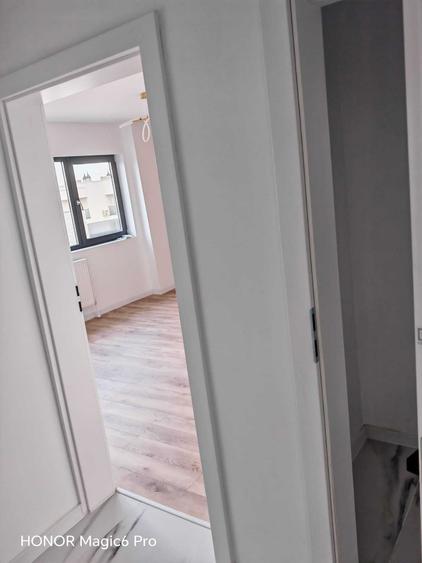 Apartament cu 3 camere semidecomandat în Splai Bahlui