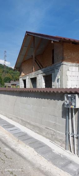 Casă cu 4 camere în Ciungetu