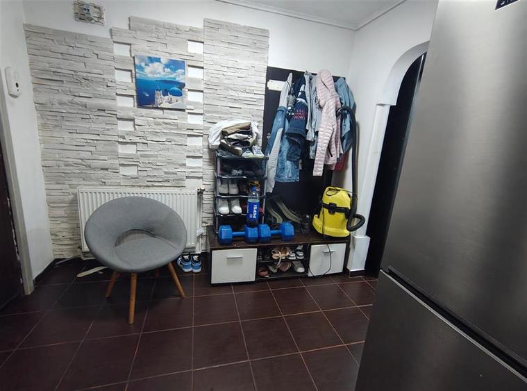 Apartament cu 3 camere decomandat în Nicolina
