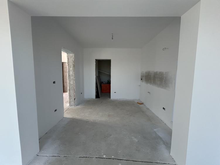 Casă individuală cu 4 camere cu Canalizare în Popas Păcurari