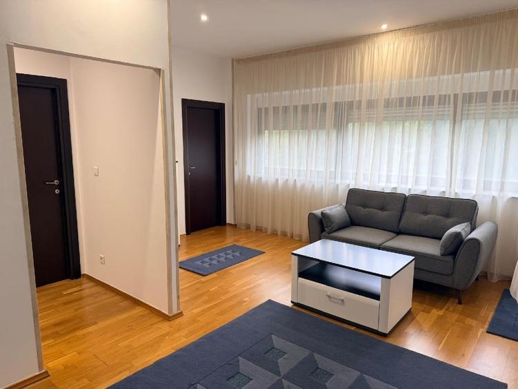 Apartament cu 3 camere, mobilat în Iancu Nicolae