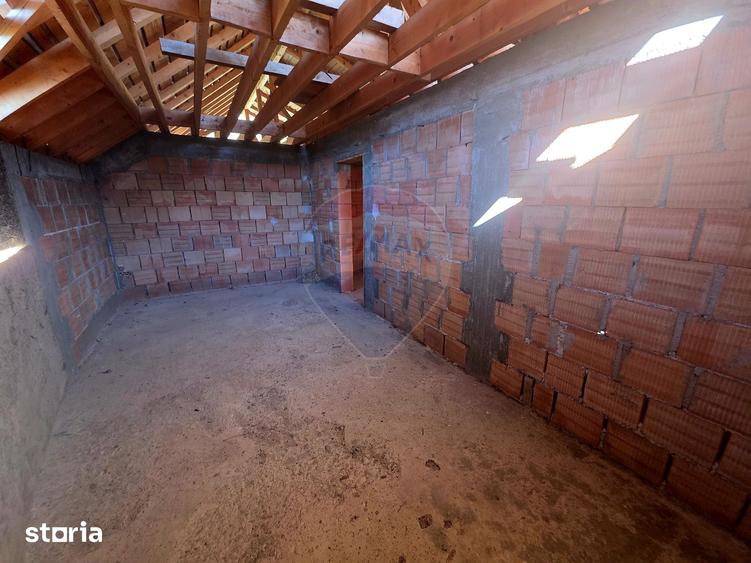 Casă cu 5 camere cu Teren 2700 Mp în Alexandru cel Bun