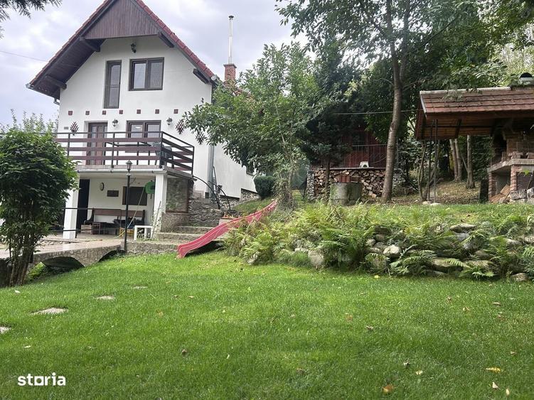 Casă cu 4 camere decomandat cu Teren 489 Mp în Sadu