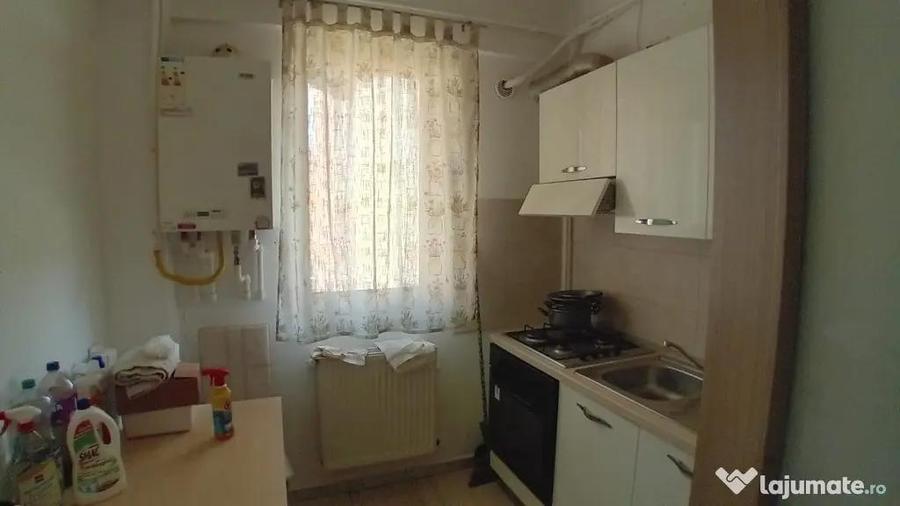 Apartament cu 3 camere decomandat în Sud