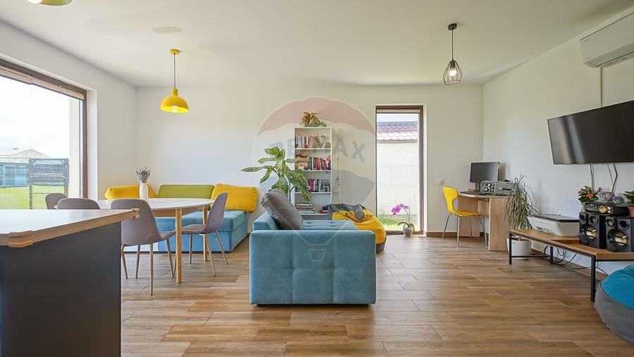 Casă individuală cu 3 camere cu Teren 700 Mp în Sânpetru