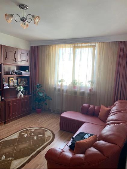 Apartament cu 3 camere decomandat în Exterior Vest