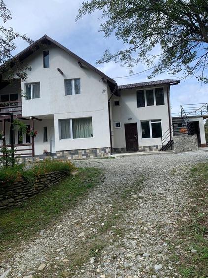 Casă cu 4 camere în Trăisteni