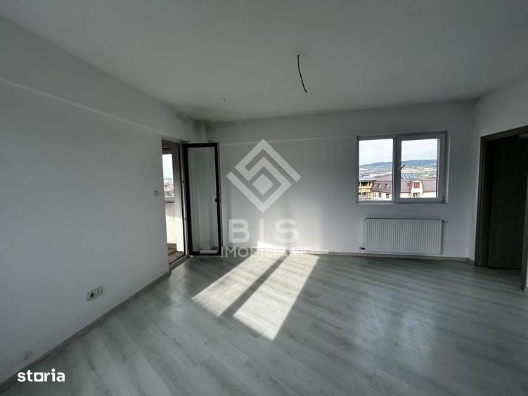 Apartament cu 3 camere semidecomandat în Viișoara