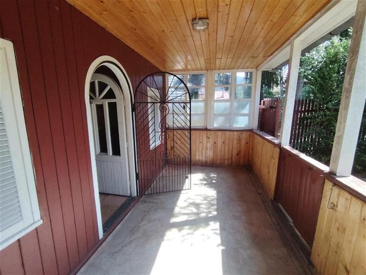 Casă individuală cu 4 camere cu Teren 216 Mp în Exterior Est