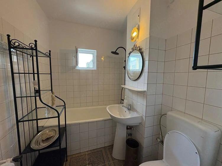 Apartament cu 3 camere decomandat în Teiul Doamnei