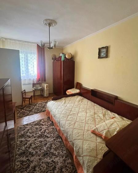 Apartament cu 2 camere semidecomandat în Traian