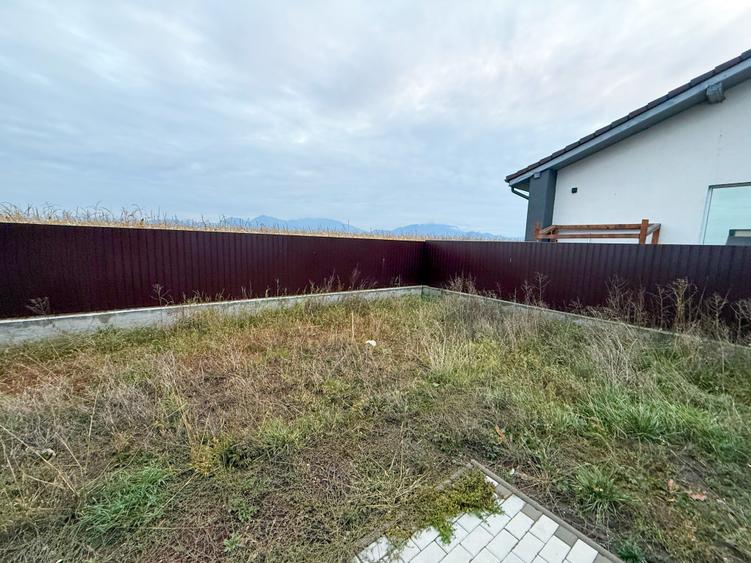 Duplex cu 4 camere cu Canalizare în Sânpetru