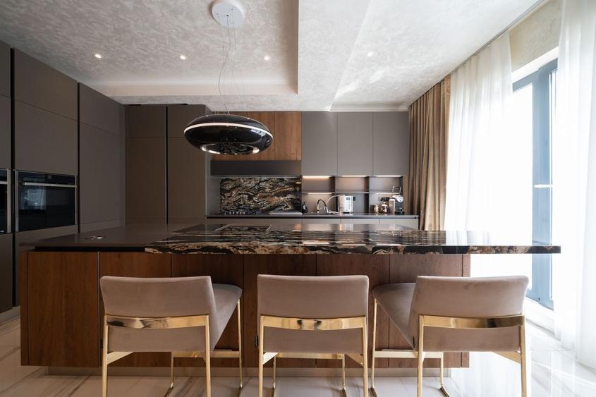 Penthouse cu 5 camere semidecomandat, mobilat în Herăstrău