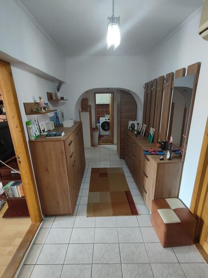 Apartament cu 3 camere decomandat în Gura Văii