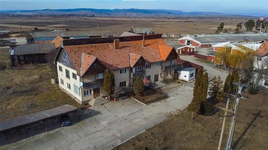 Spațiu comercial, de 9,000 mp, în Boroșneu Mare