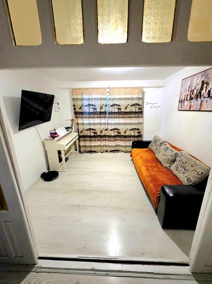Apartament cu 3 camere decomandat în Rovine — fotografia 3