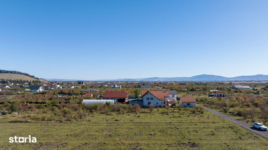 Teren de 1296 mp, în Sânpetru