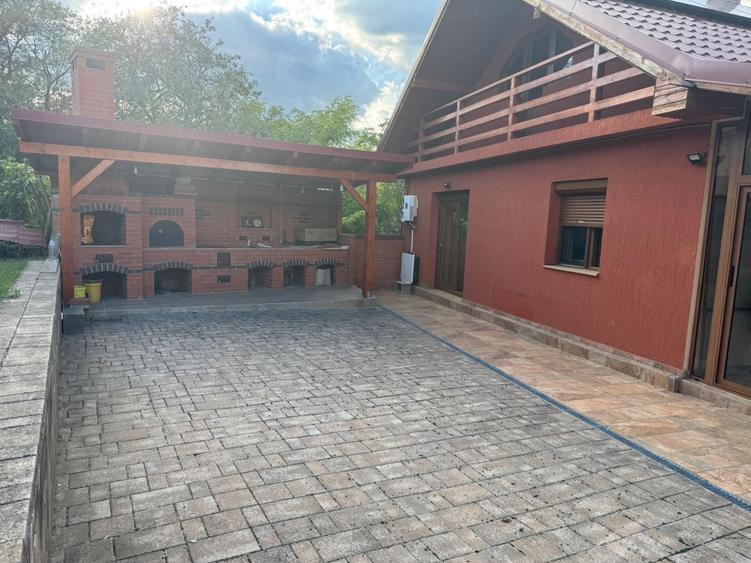 Casă cu 4 camere în Crișeni
